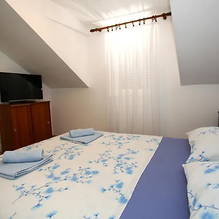 Apartman Lea *