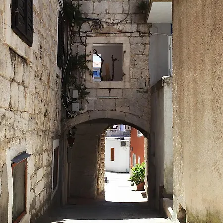 Apartman Lea *